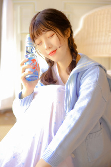 男人把女人强吻扒衣服